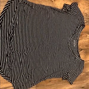 Rue 21 XS relaxed fit black and white tee